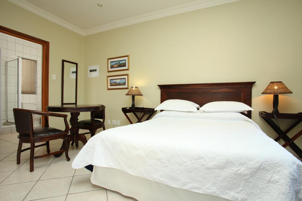 12 On Hillel Guest Manor Hotel Johannesburg Room photo