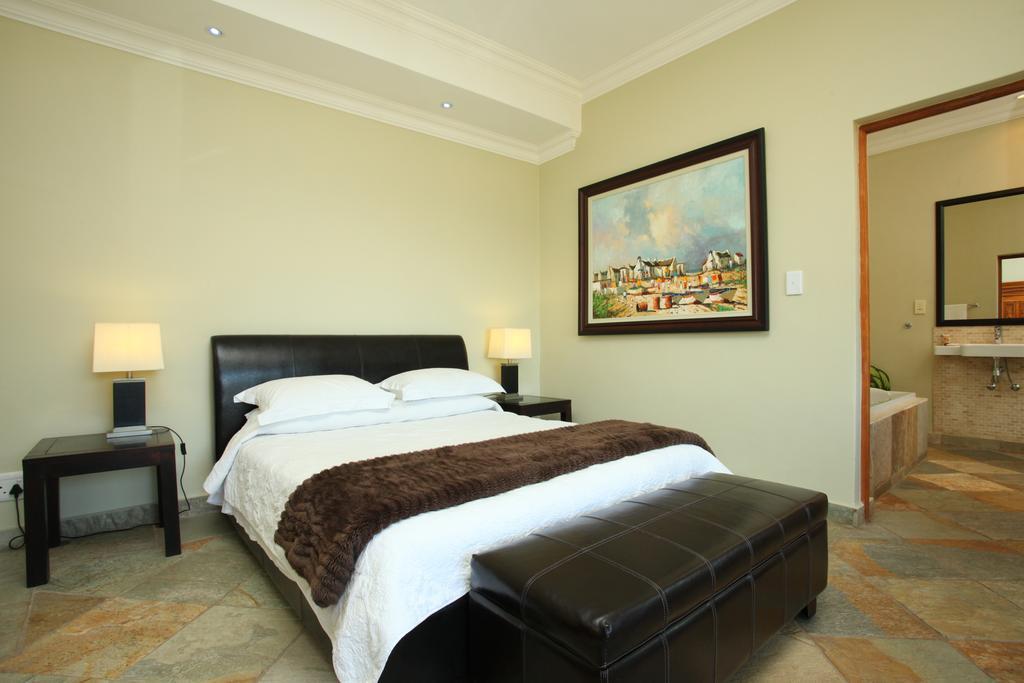 12 On Hillel Guest Manor Hotel Johannesburg Room photo